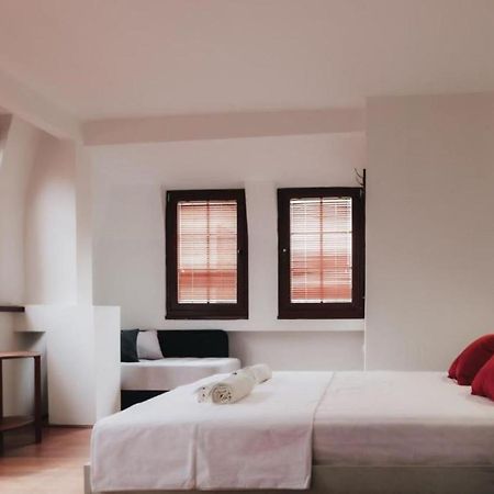 Hotel Castrum Skopje Buitenkant foto