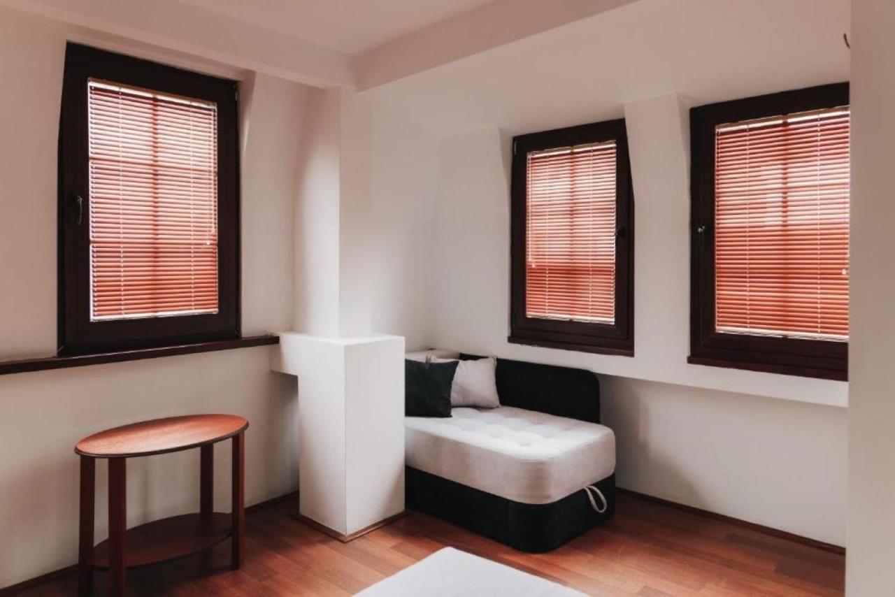 Hotel Castrum Skopje Buitenkant foto
