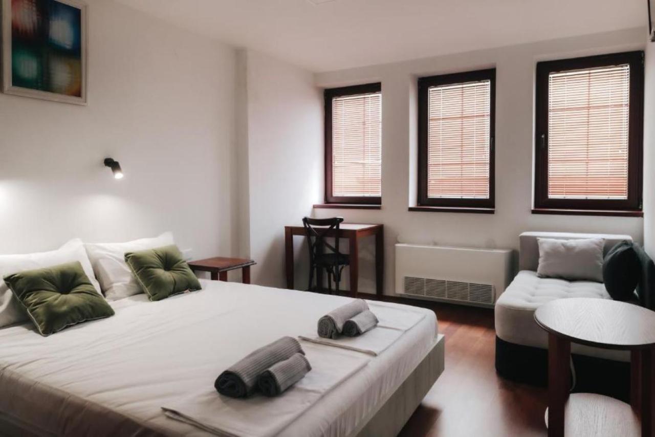 Hotel Castrum Skopje Buitenkant foto