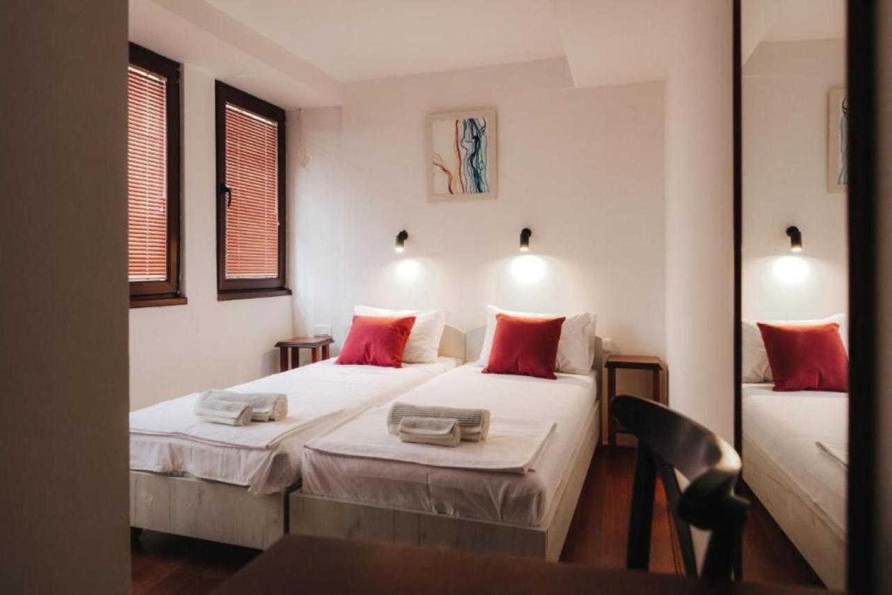 Hotel Castrum Skopje Buitenkant foto